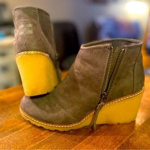 Grey suede Tom ankle boot